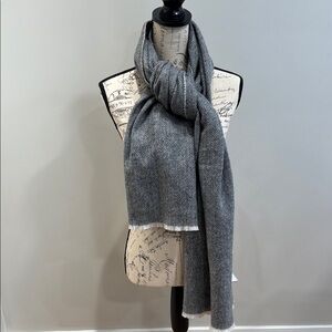 NWT Vince Cashmere Scarf in Gray and White